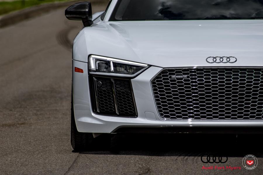 Детали экстерьера Audi R8 V10 on Vossen Wheels (HC-1) 2017 года  (фото 4 из 20)